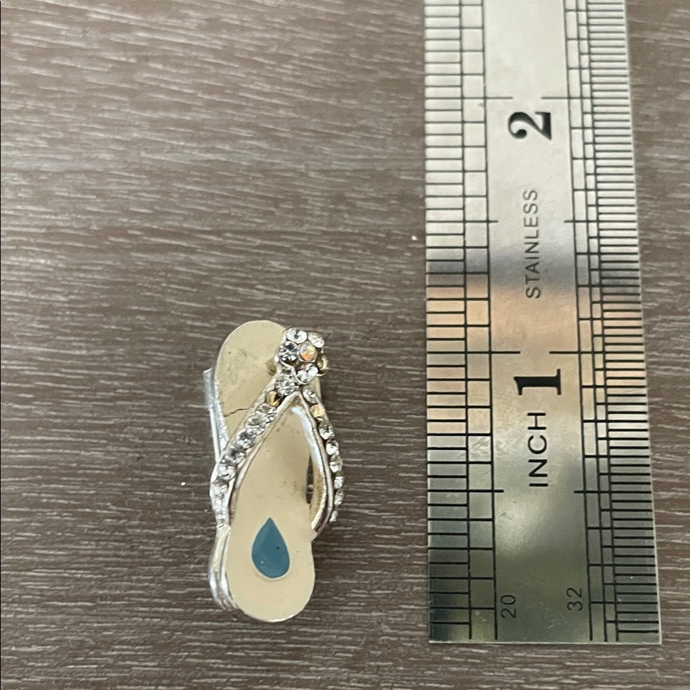 Artisan Flip Flop Brooch - Picture 2 of 6